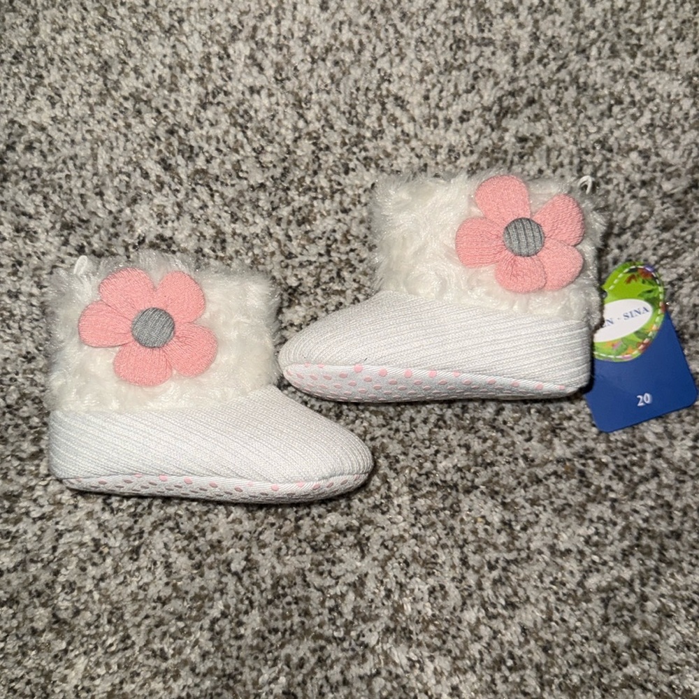 Booties for baby girls, white with pink flower